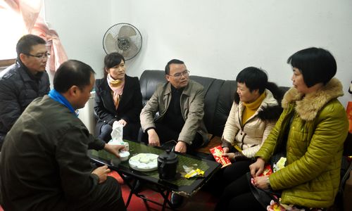 機(jī)電控股集團(tuán)陳伯煒副總一行節(jié)前深入海科永春分公司慰問(wèn)患病職工。(陳宏金)[2].jpg