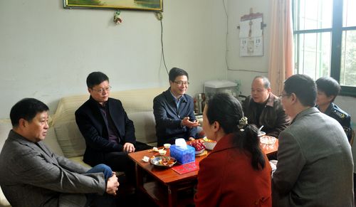 陳宏金：陳斌副總一行到永春分公司慰問(wèn)困難職工。.jpg