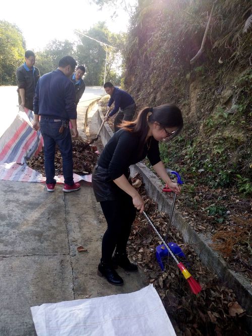 劉敏：永春分公司黨委組織全體黨員清理防洪溝。.jpg