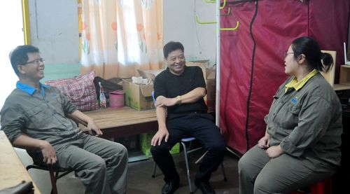 陳宏金：公司張賢鋒副總慰問永春分公司困難職工吳玲玲。.jpg