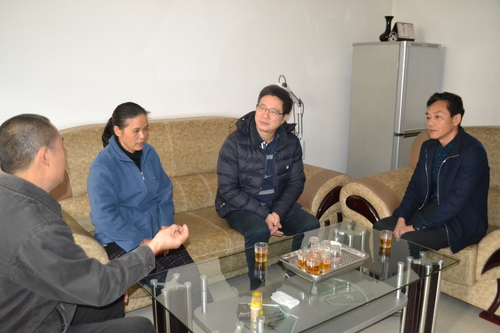 蘇艷麗：省機(jī)電控股公司副總經(jīng)理陳斌一行到龍巖分公司走訪慰問困難職工.jpg