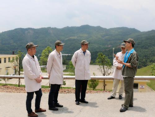 鐘林琳：公司副總經(jīng)理黃卿延到龍巖分公司進行市場調(diào)研指導2.jpg