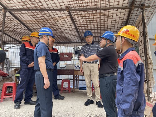 富興建設(shè)公司 林敏�?省機(jī)電控股公司黨委委員、副總經(jīng)理吳大文到上杭分公司開展工作調(diào)研~1.jpg