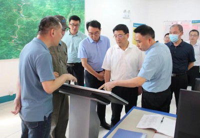 格式工廠省機(jī)電控股公司黨委副書記、總經(jīng)理董飛龍，黨委委員、副總經(jīng)理吳大文一行到海峽科化永安分公�?.jpg