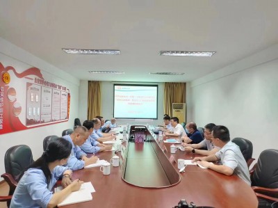 格式工廠省機(jī)電控股公司黨委副書記、總經(jīng)理董飛龍，黨委委員、副總經(jīng)理吳大文在永安雙華公�?.jpg