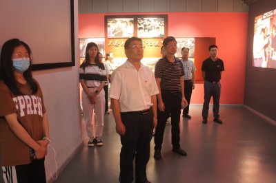 格式工廠(chǎng)采用-福安胡廷淦：圖為董飛龍一行參觀(guān)閩東蘇區(qū)紀(jì)念館 (2).jpg